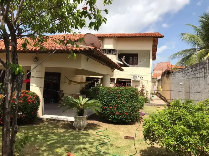 ALTO CALHAU: Casa solta duplex a venda Grande Ilha de São Luís