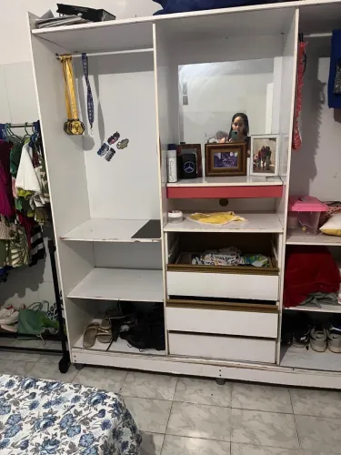 Guarda roupa branco