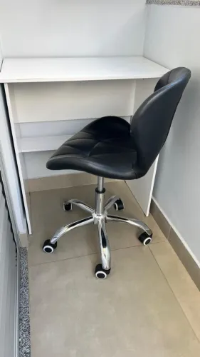 CONJUNTO MESA E CADEIRA ESCRITÓRIO
