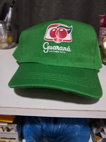 Boné do guaraná antártica .