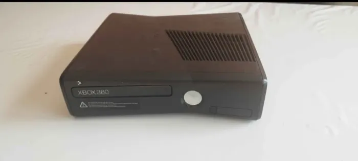 Xbox 360 slim com defeito luz vermelha