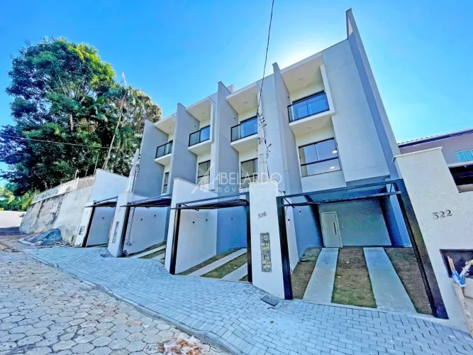 SOBRADO NOVO TRIPLEX - SEMI MOBILIADO - BAIRRO VELHA CENTRAL