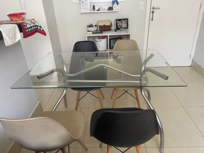 Vendo APENAS mesa de jantar