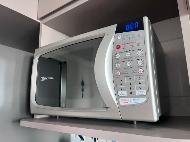 Micro-ondas Electrolux MA30S 20L - Funcionando