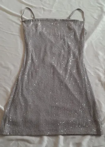 vestido pool cinza com paetês pp