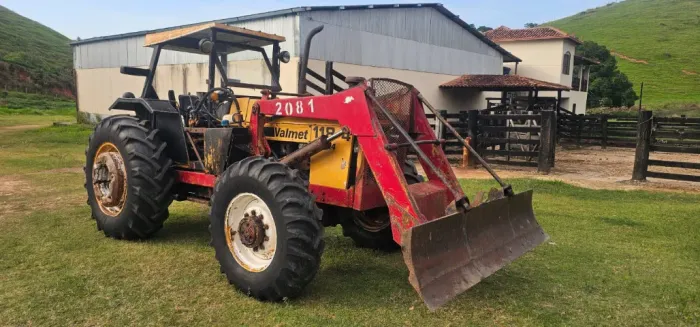 Valmet 118-4 4x4 1984 com lâmina + enleirador