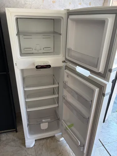 Geladeira consul frosfree ( semi nova)