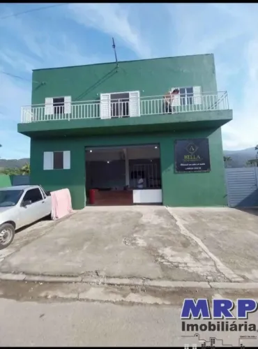 Sobrado com salão comercial e 2 apartamentos para moradia ou locação em bairro residêncial