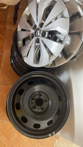 4 Rodas aro 16 com calotas 