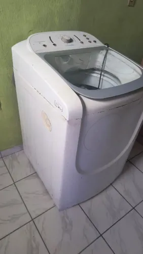 Vendo máquin p/ ferro velho ou pra concerto
