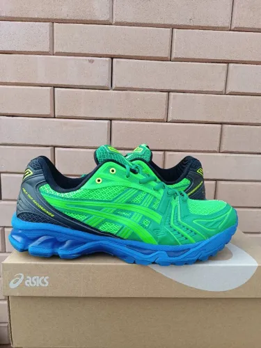 Asics Kayano 14 edição especial