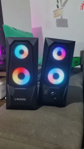 Caixas de Som para PC/Notebook com LED (Knup R$ 30 | Lehmox R$ 40)