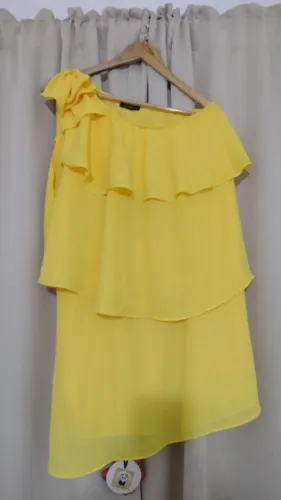 Vestido fluido com laço um ombro só