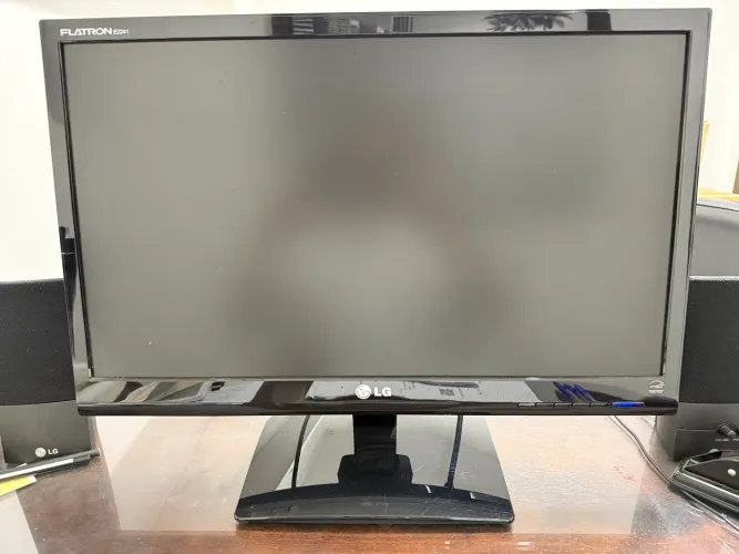 Monitor LG Flatron E2241 usado