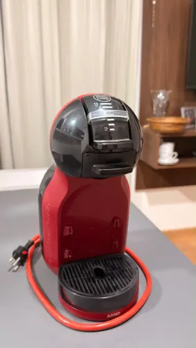 Cafeteira Nescafé Dolce Gusto Mini Me - Arno (vermelha e preta)