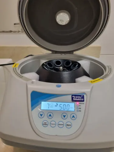 Vende se Centrifuga separadora de plasma e hemacias.