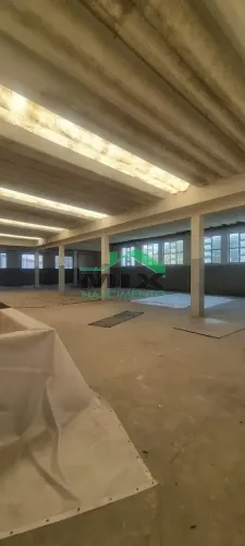 Salão comercial 480m² com vão livre, pé direito alto, trifásico e entrada independente par