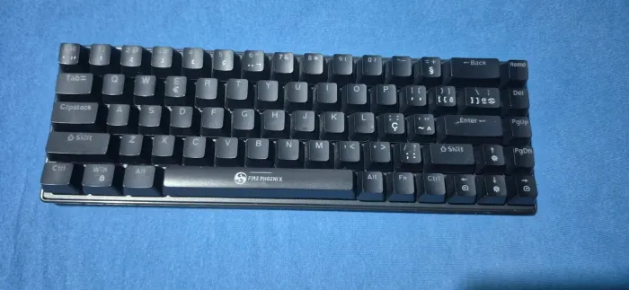 Teclado Mecânico Gamer 68 Teclas RGB Compacto USB - Excelente para Jogos e Trabalho