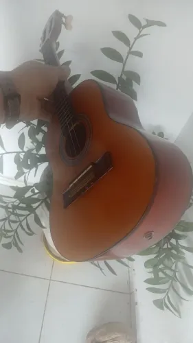Vendo um cavaquinho muito lindo
