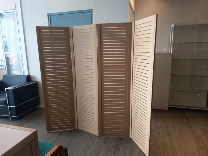 Biombo Ripado Comum 4 Folhas C/ 08 Pezinhos