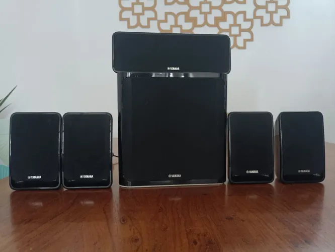 Conjunto caixa de som Yamaha para home theater 