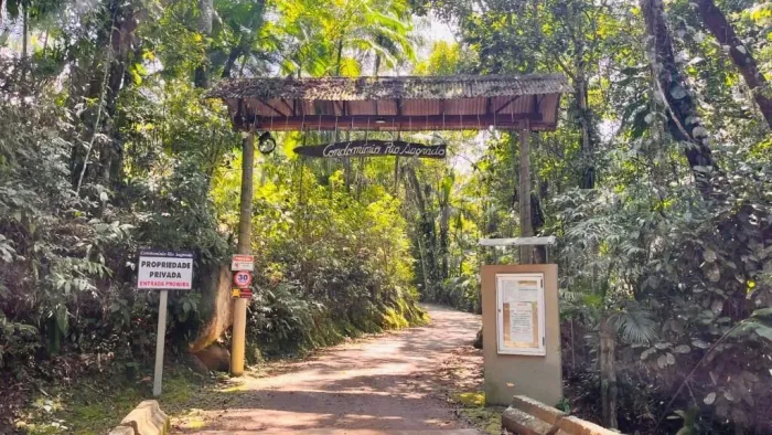 TERRENO EM CONDOMÍNIO FECHADO COM RIOS NOS FUNDOS POR 130MIL