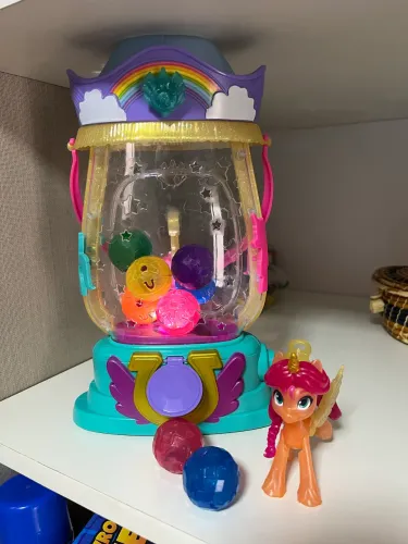 Brinquedo My Little Pony Sunny Starscout Farol Magico Hasbro com bolinhas a pilha com luz