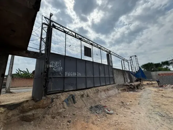 VENDO PORTÃO COMPLETO DE CORRER