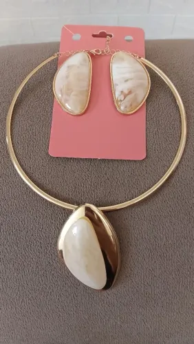 Colar max e brinco resinado folheado a ouro 18k