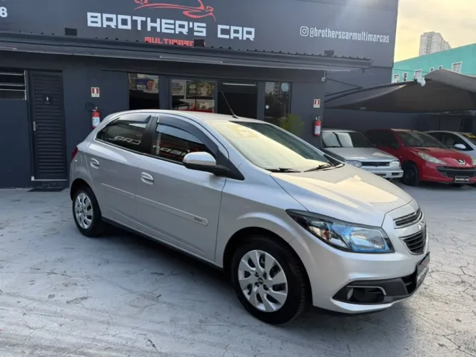 Chevrolet Onix Hatch LT 1.4 8V Flex Mec. 4P 2015