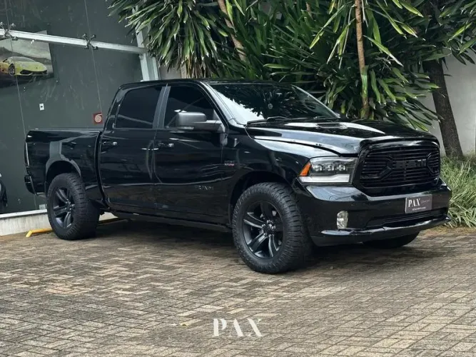 Ram Classic Laramie Night Edition 5.7 V8 16V Gasolina 4X4 Aut. 2022