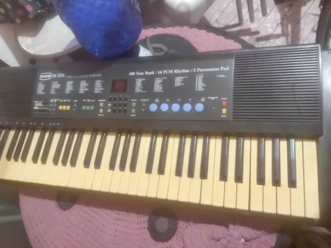 Teclado com defeito. 