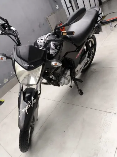 Cg 160 único dono, manual chave reserva,doc ok, recibo em branco, pneus novos, *