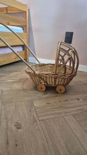 Bercinho de brinquedo de vime