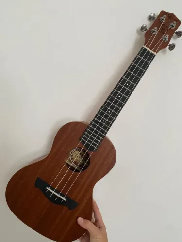  Ukulele Tagima Concert acústico 