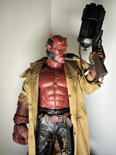 Hellboy 1/4 Iron Studios Legacy Replica NOVO
