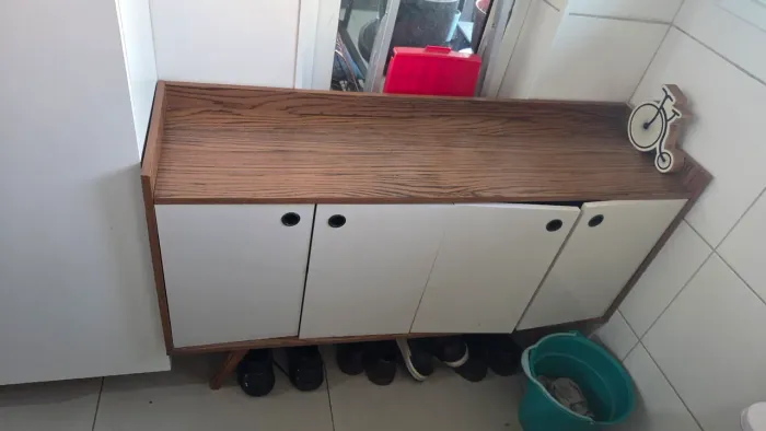 Aparador 4 portas bom estado de conservação com bom espaço e divisória interna (120 X 35cm