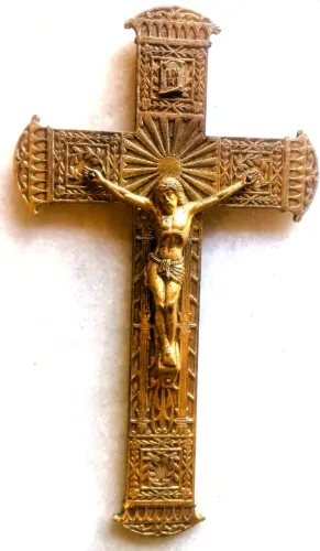  Antigo Crucifixo De Parede Trabalhado em bronze dourado trabalhado em relevo*