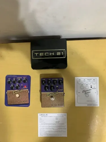 Pedal Tech 21 SansAmp British v2 em excelente estado c/ caixa, manual e certificado