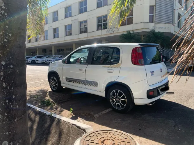 Fiat Uno Sporting 1.4 EVO Fire Flex 8V 4P 2013
