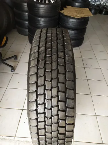 Pneu 295 80 22.5 seminovo