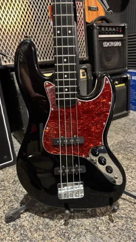 Baixo reguladinho 4 cordas Jazz Bass Giannini GB100 preto passivo