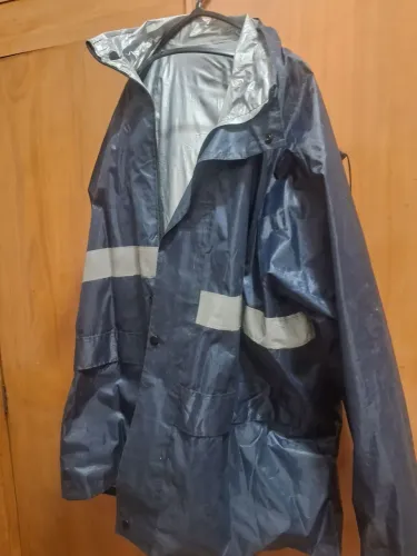 Capa de chuva com capuz,para Moto ou Bike pouco uso.Faixa reflexiva,fe a calca,nunca foi u