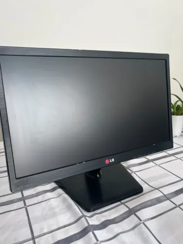 Monitor LG 20" | LED | HD | 60 Hz | VGA