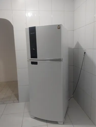 Geladeira Brastemp em ótimo estado. 375 litros.