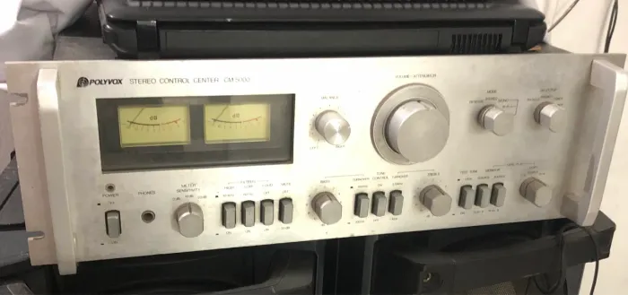 Pré-amplificador Polyvox Cm-5000  funcionando mas precisa de revisão 