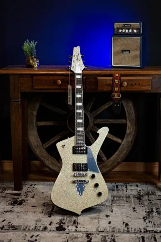 Guitarra Ibanez Kiss Zero