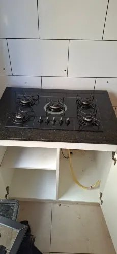 Jogão Cook top 5 bocas com balcão e tampo de pedra