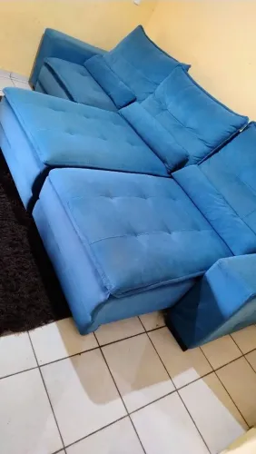 Vendo esse sofá retrátil azul muito lindo e grande ideal Pra família grande ele tá top 