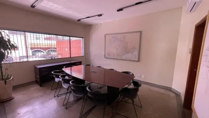 Imóvel Comercial com Câmara Fria e Docas para Locação e Venda no Jardim Coralina, Bauru/SP